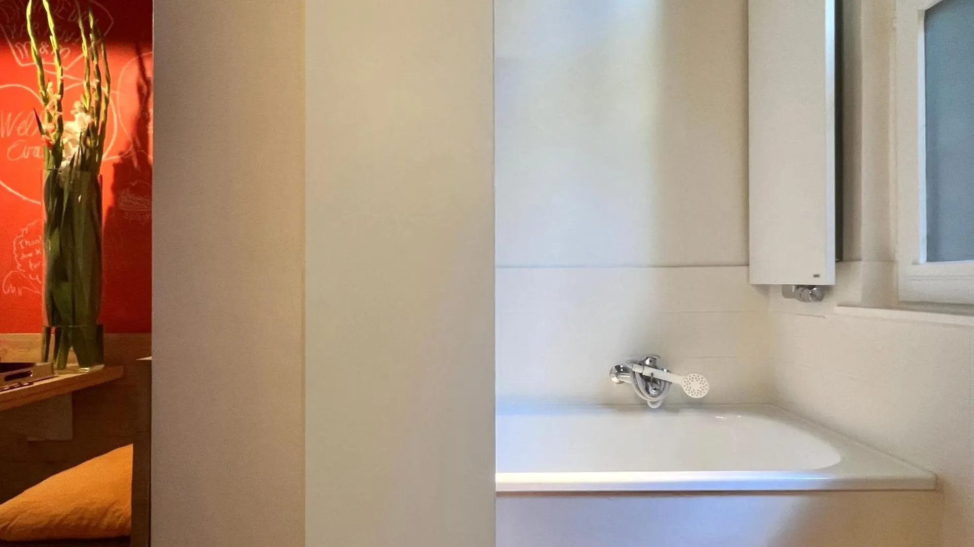 Bed & Breakfast Heaven At 11, Your Deluxe Studio With Personal Bathroom, Kitchenette & Terrace Ghent